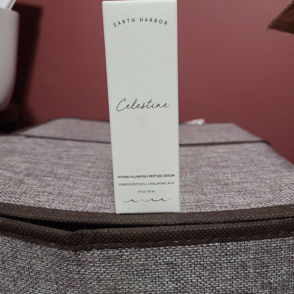 Earth harbor hydra plumping peptide serum